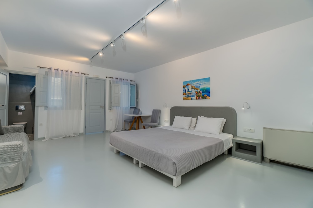 

Venezia - Thirasía - Central Fira Suites