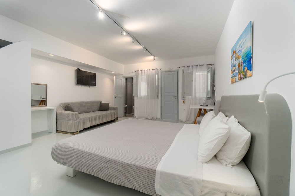 

Brindisi - Firostefani - Central Fira Suites