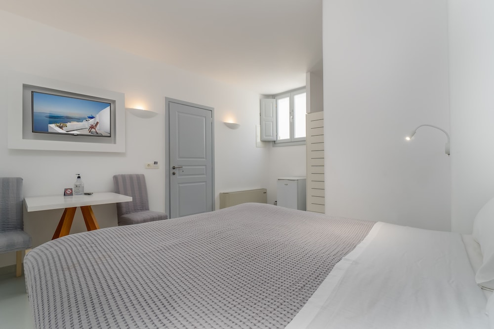 

Genova - Santorini, Isole Greche - Central Fira Suites