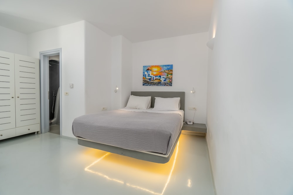 

Venezia - Santorini-Akrotiri - Central Fira Suites