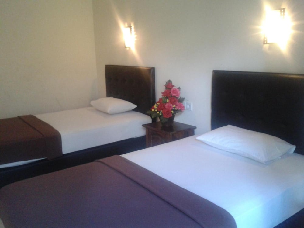 

Roma - Seminyak - Bali - Waringin Home Stay