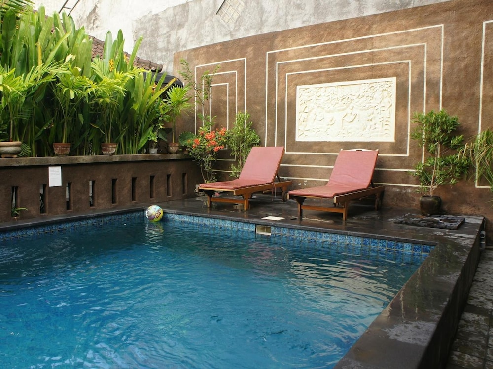 

Milano - Legian Beach - Waringin Home Stay
