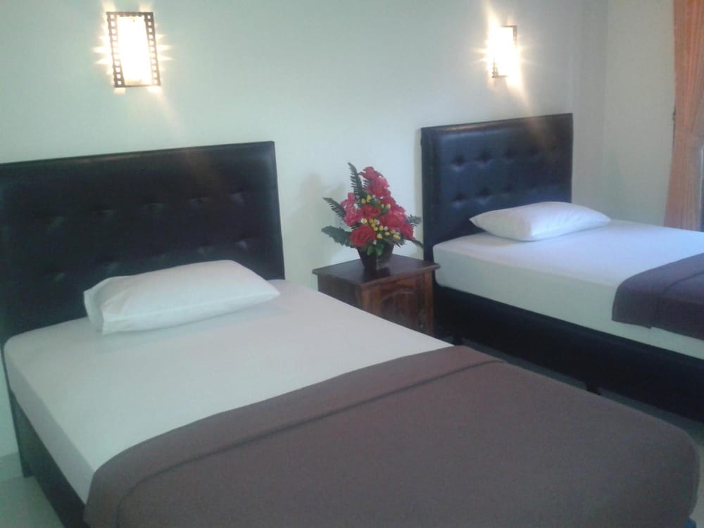 

Milano - Tuban - Waringin Home Stay