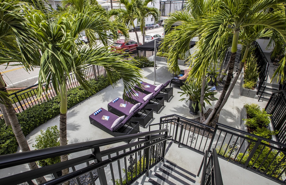 

Bari - Miami (FL) - Beachside All Suites Hotel