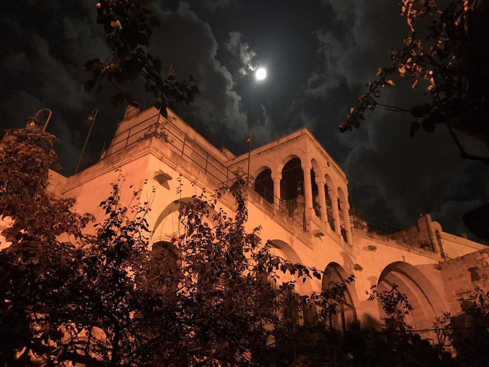 

Bologna - Çavuşin - Melekler Evi Cave Hotel