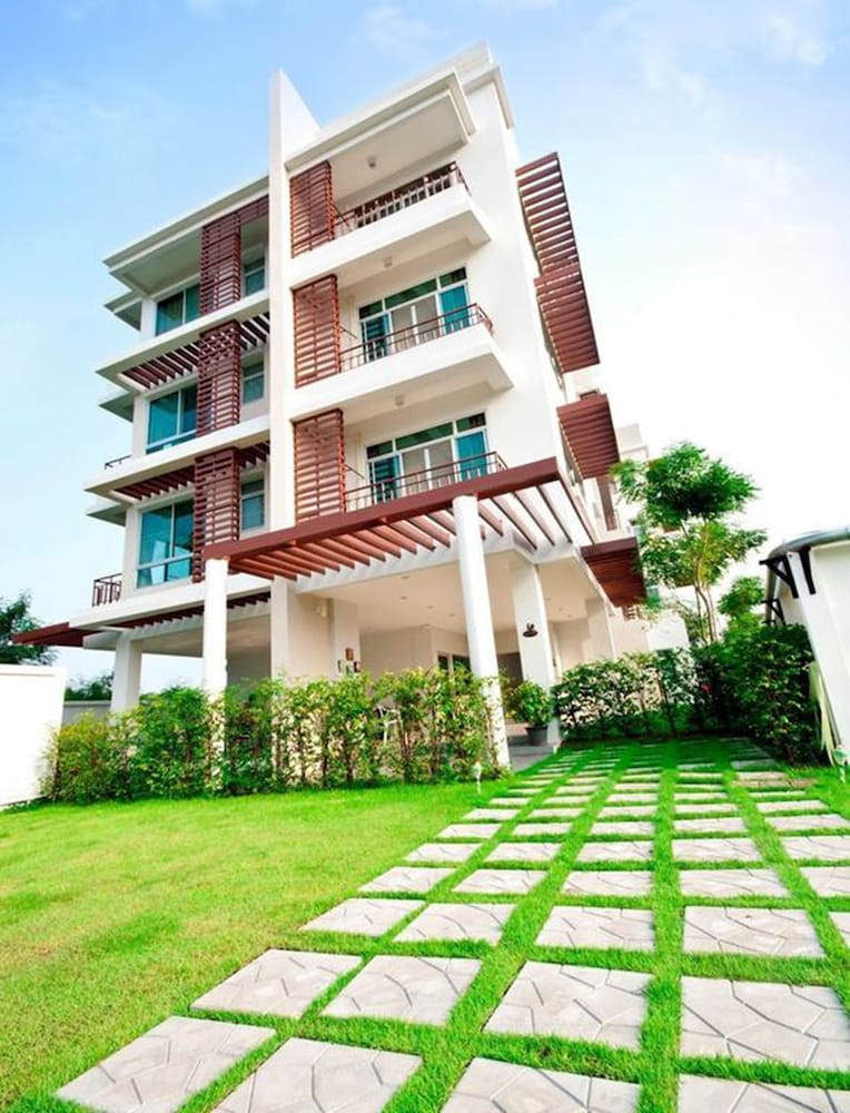 Ban Khlong Lat Bua Khao - The Meet Green Apartment