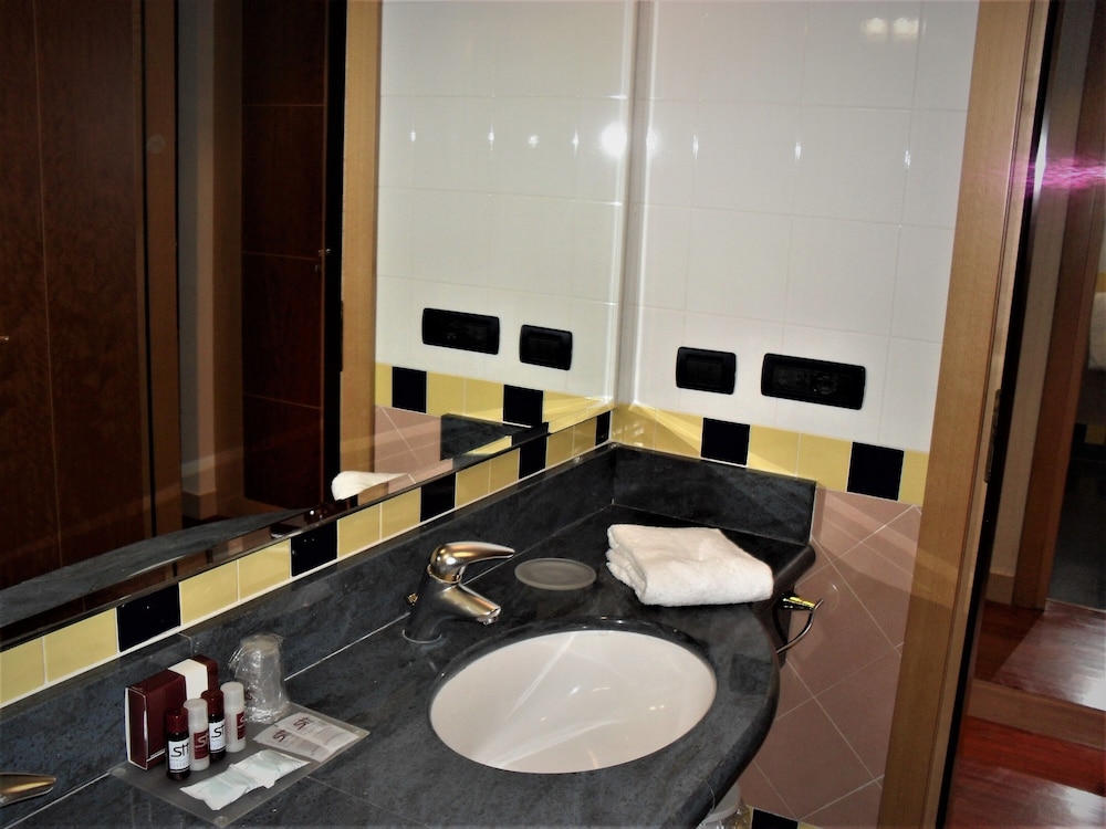

Bari - Lago di Garda, Laghi Italia - Hotel Eurocongressi