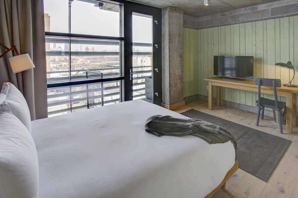 

Bari - New York - Aeroporto La Guardia - The Boro Hotel