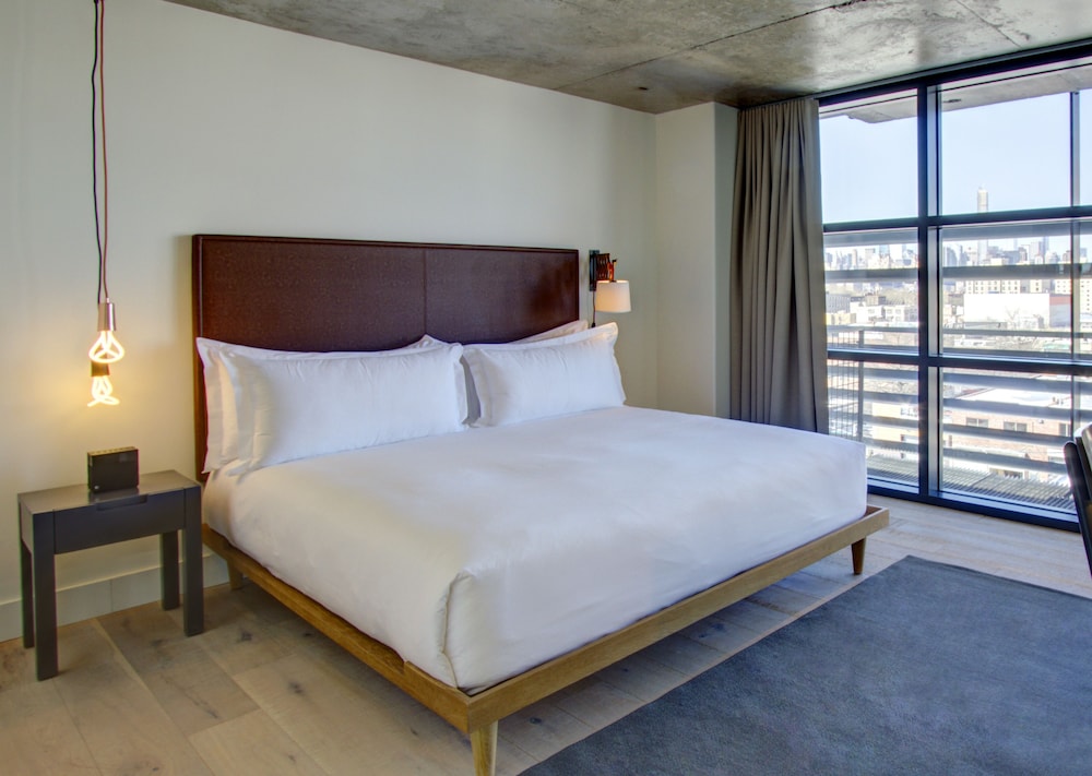 

Bari - Flushing - The Boro Hotel