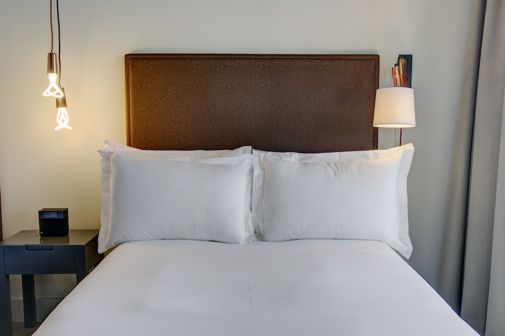 

Palermo - New York - Aeroporto La Guardia - The Boro Hotel