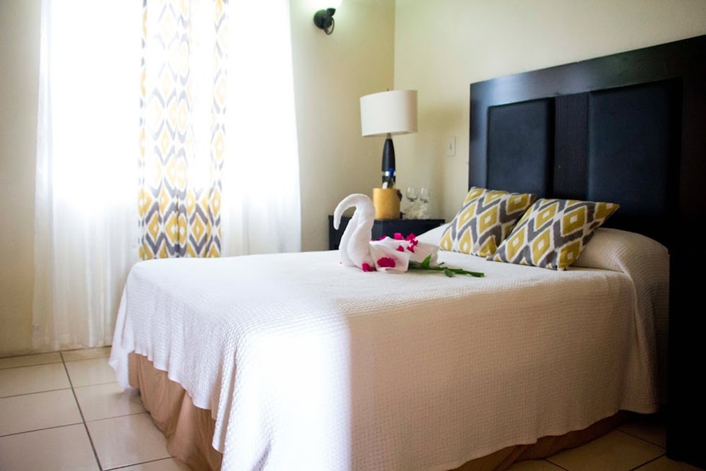 

Napoli - St. John's - Connie's Comfort Suites