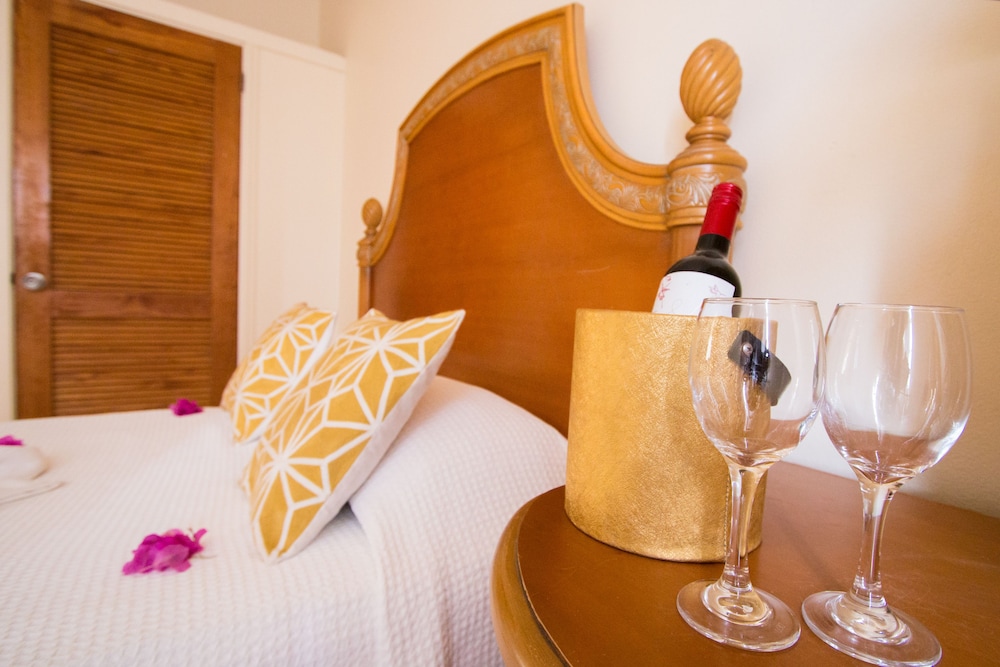 

Bologna - St. John's - Connie's Comfort Suites