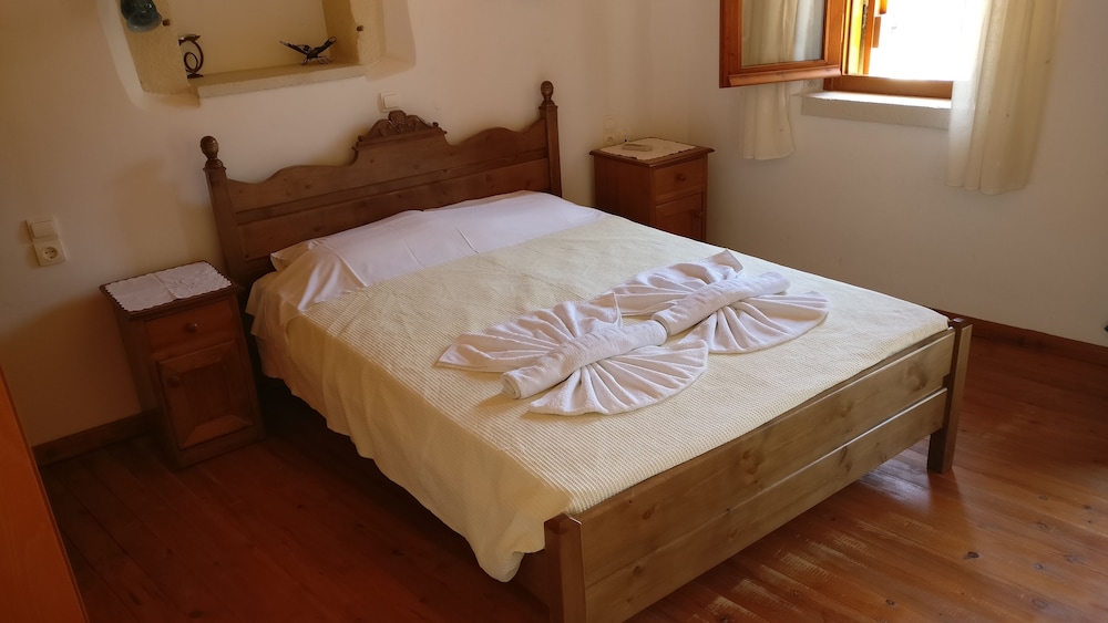 

Bologna - Georgioupoli - Patriko Traditional Residence