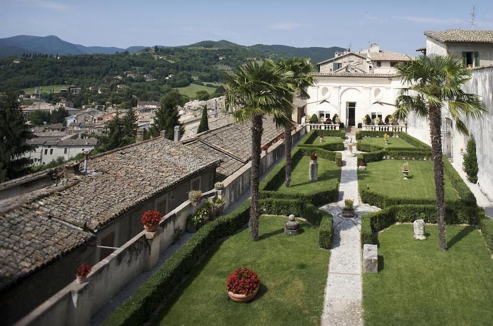 

Roma - Spoleto - Palazzo Leti Residenza d'Epoca