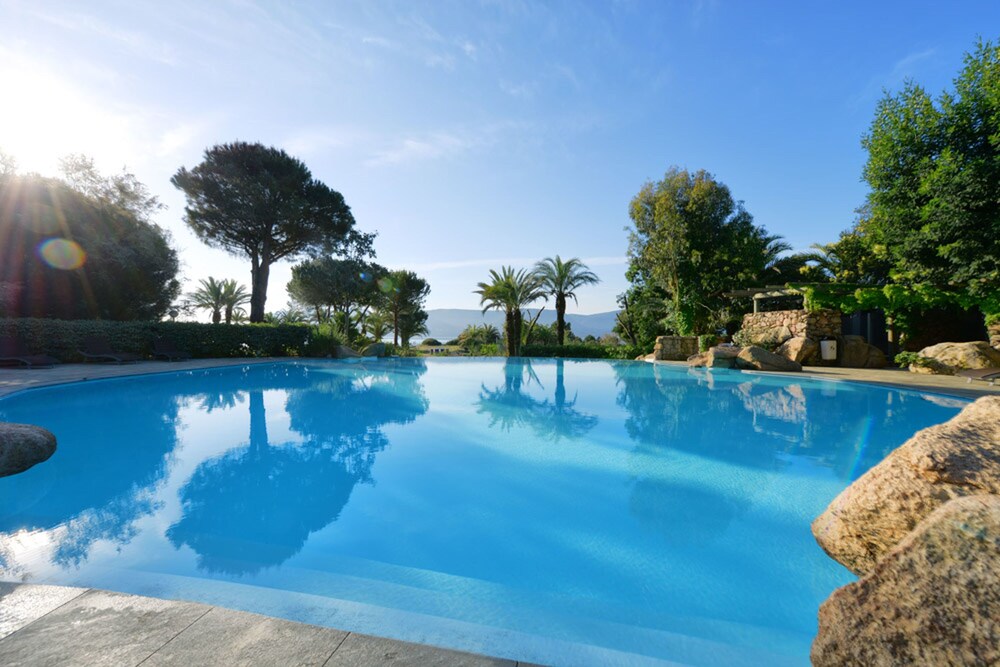 

Milano - Lecci - Hotel Marina Corsica