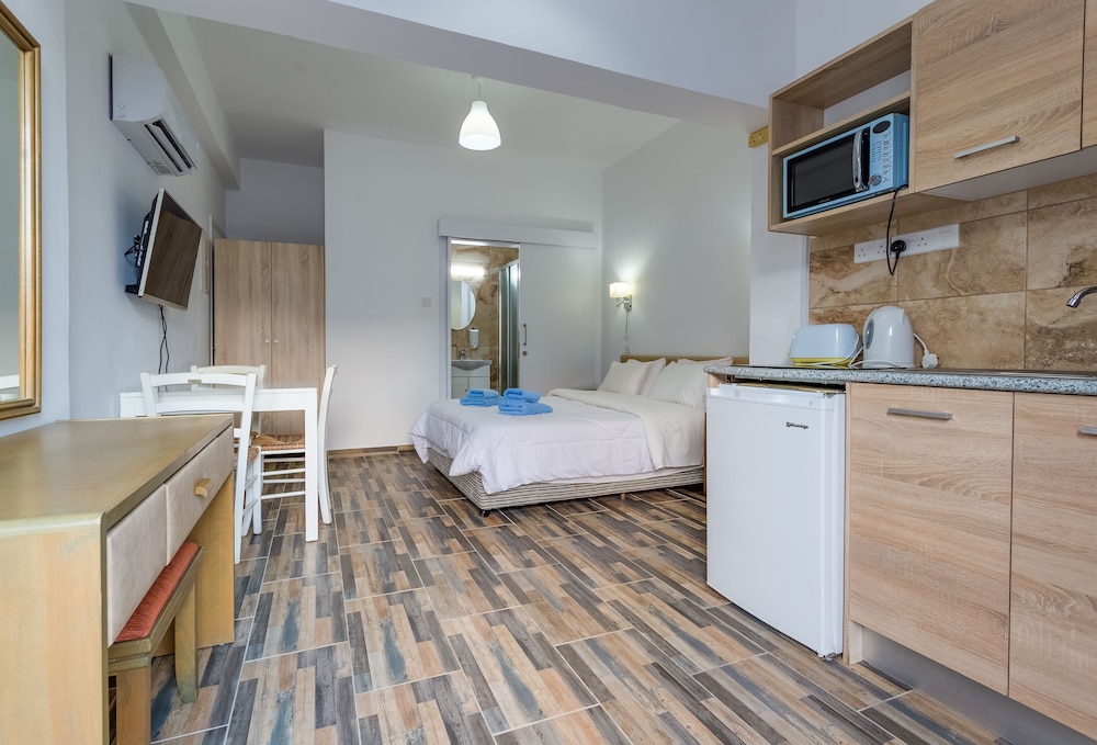 

Roma - Oroklini - Antonis G. Hotel Apartments