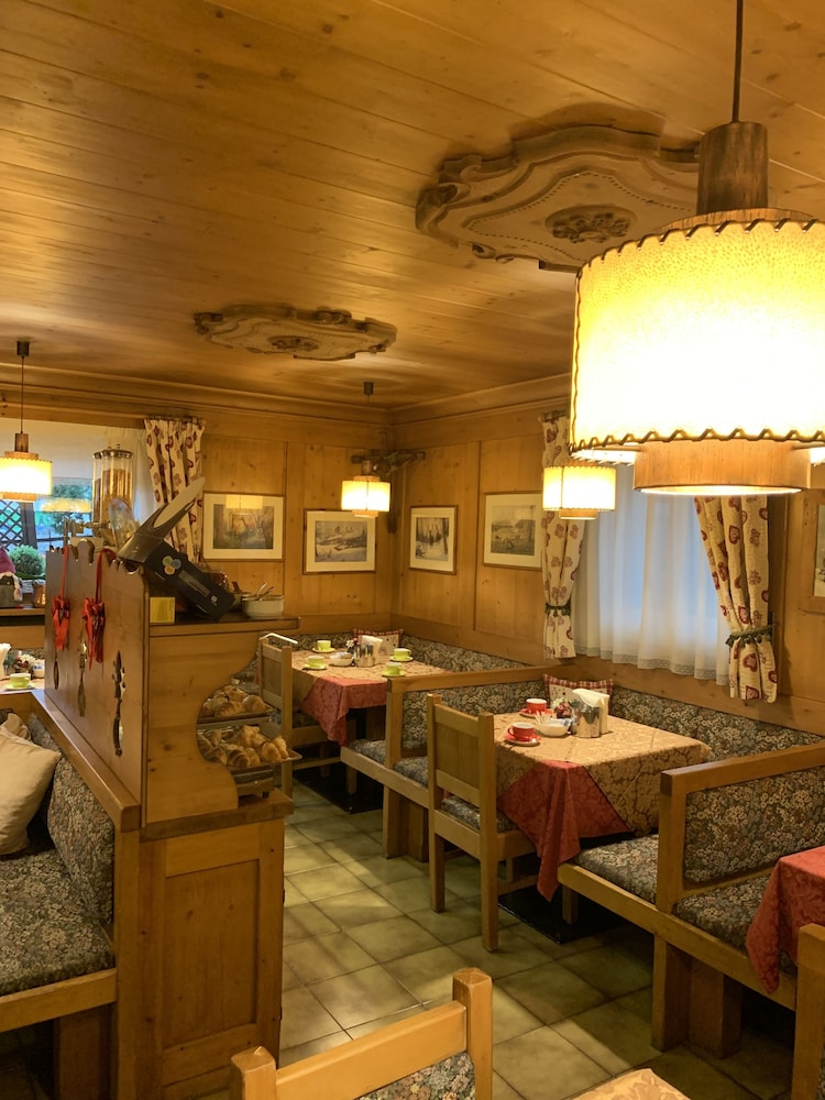 

Roma - Cortina d'Ampezzo - Meuble Villa Neve