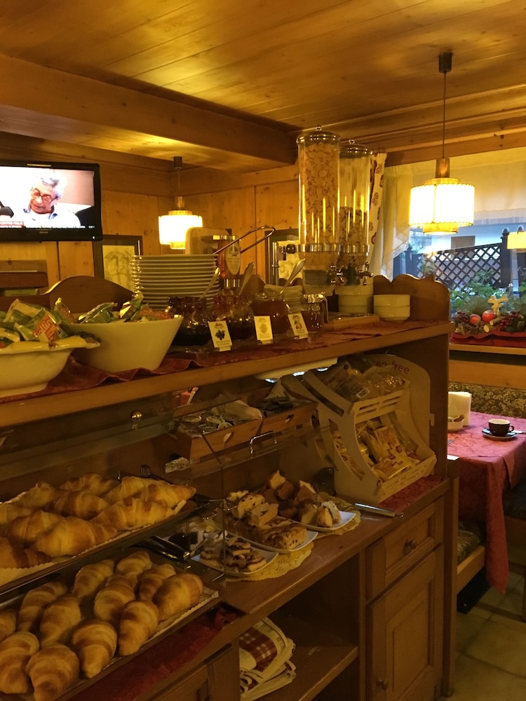 

Roma - Cortina d'Ampezzo - Meuble Villa Neve