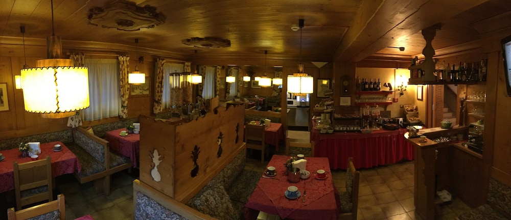 

Napoli - Cortina d'Ampezzo - Meuble Villa Neve