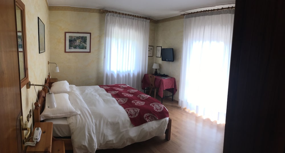 

Brindisi - Cortina d'Ampezzo - Meuble Villa Neve