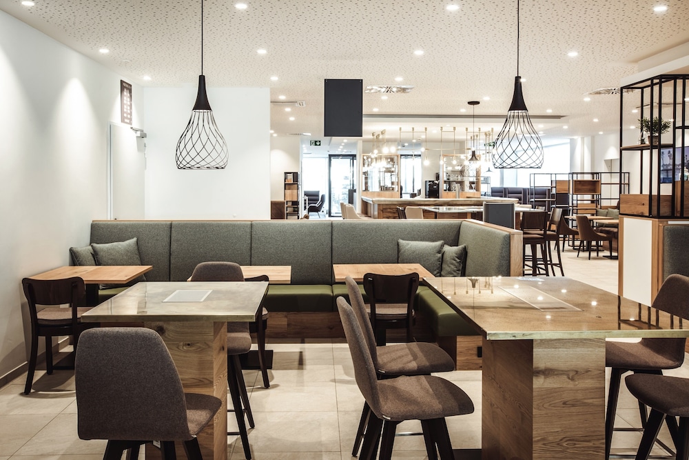 

Napoli - Unterhaching - Wyndham Garden Munich Messe