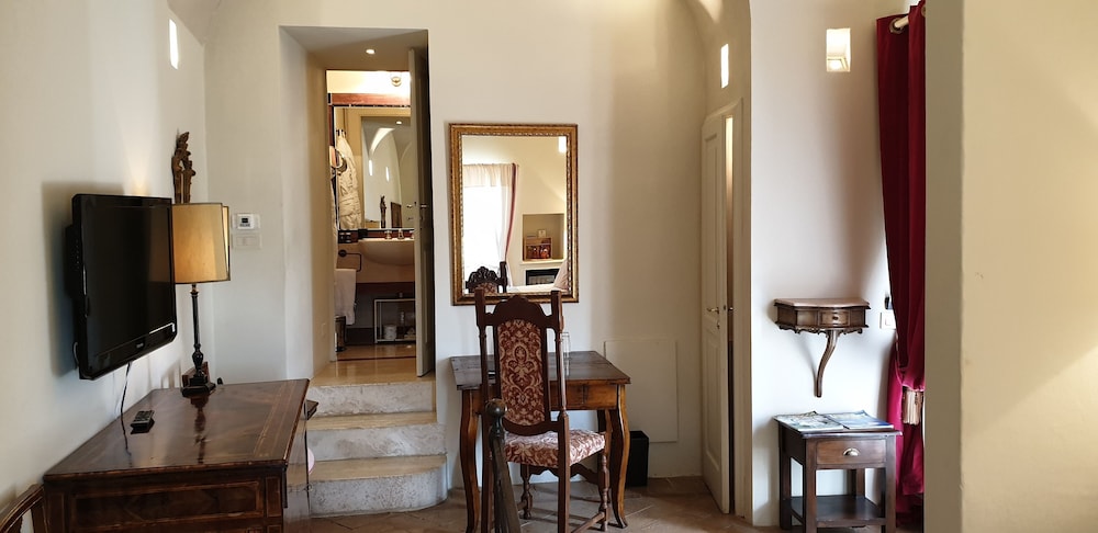 

Catania - Montalcino - Castello di Velona Resort Thermal SPA & Winery