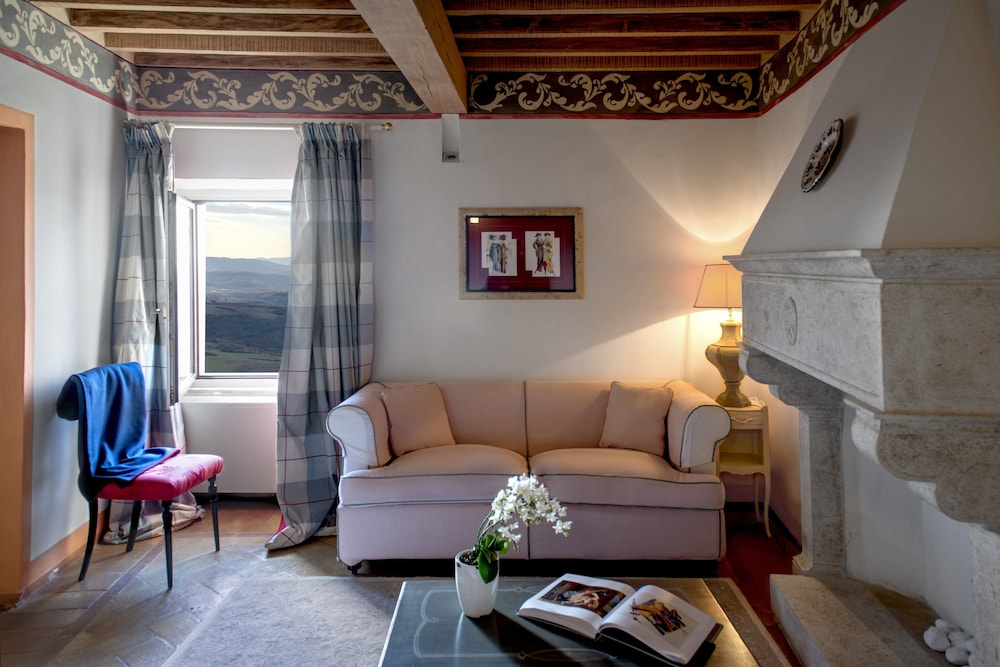 

Milano - Montalcino - Castello di Velona Resort Thermal SPA & Winery