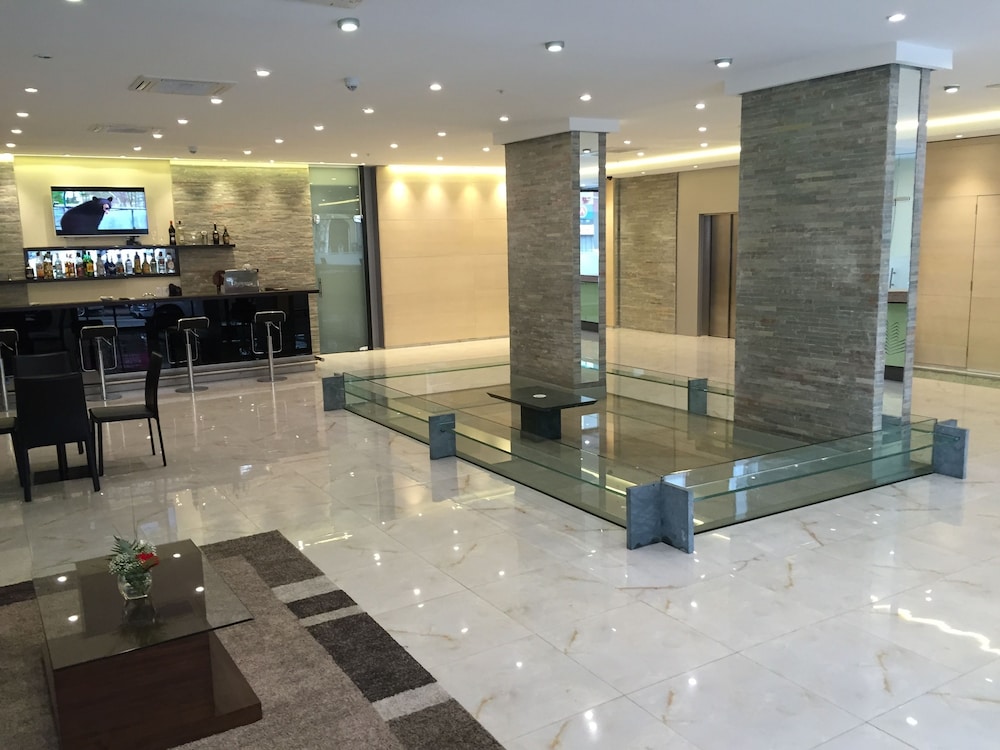 

Bari - Montevideo - Crystal Tower Hotel