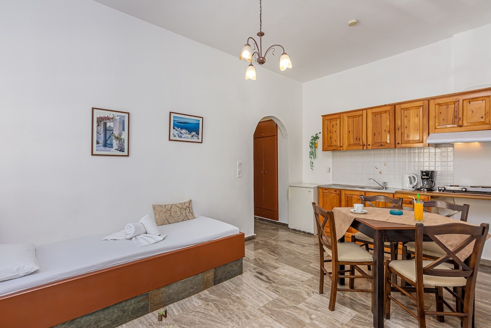 

Roma - Koutouloufari - Galini Apartments