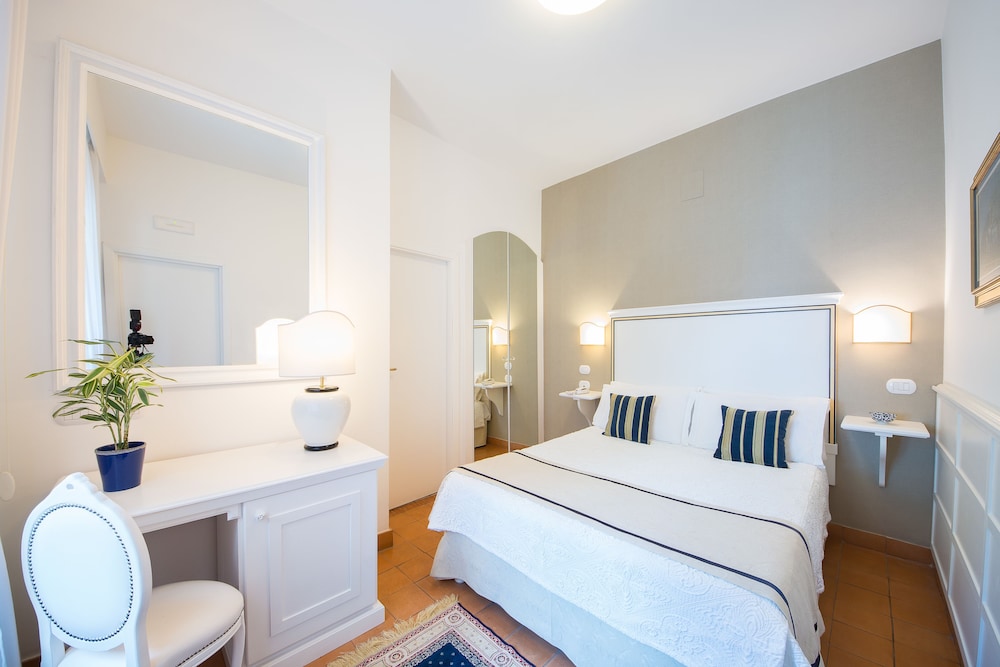 

Milano - Minori - Villa Romana Hotel & Spa