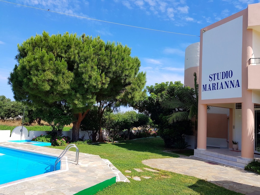 

Bologna - Milatos - Marianna Studios