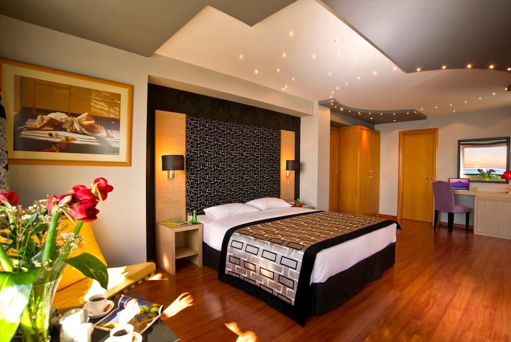 

Bologna - Vouliagmeni - Nefeli Hotel Alimos
