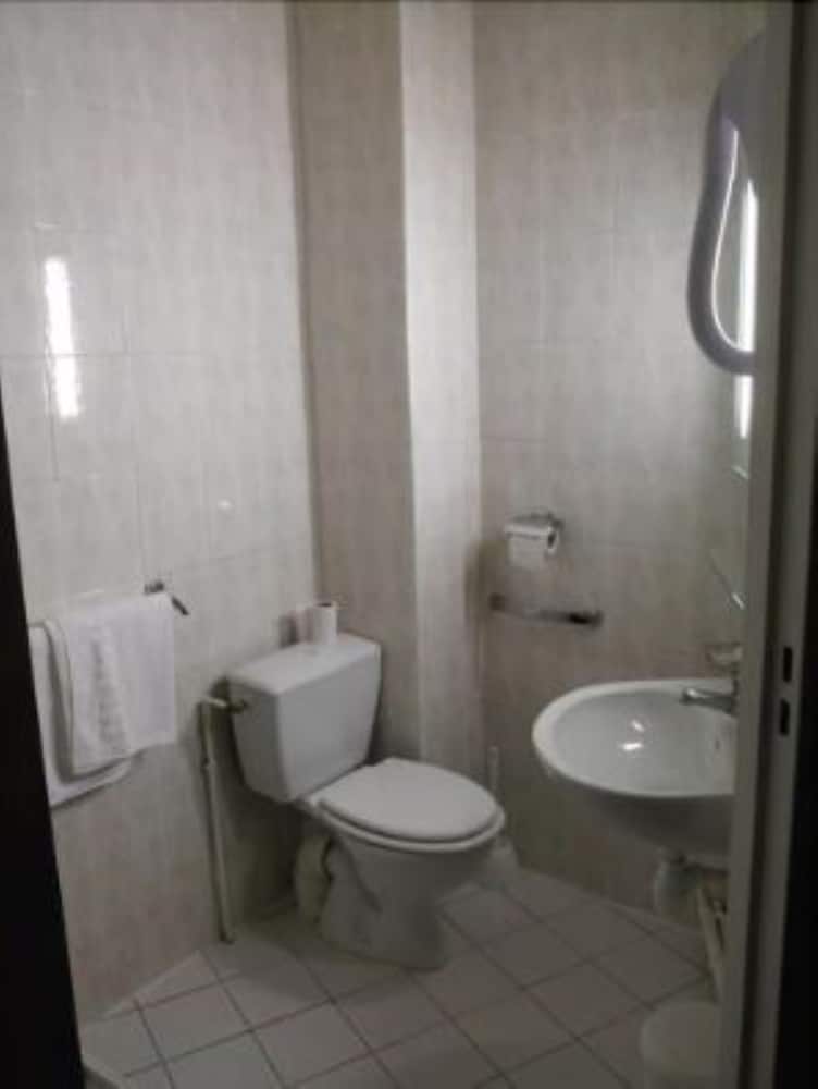 

Verona - Parigi - Hotel du Chemin Vert