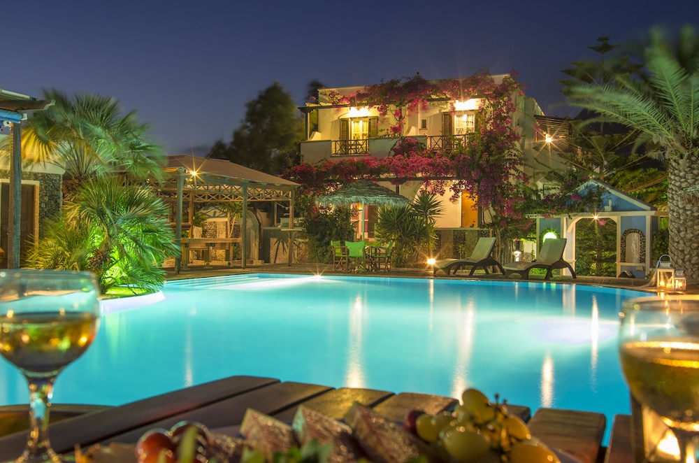 

Firenze - Emporeio - Holiday Beach Resort Santorini
