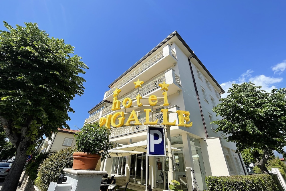 

Milano - Forte dei Marmi - HOTEL PIGALLE