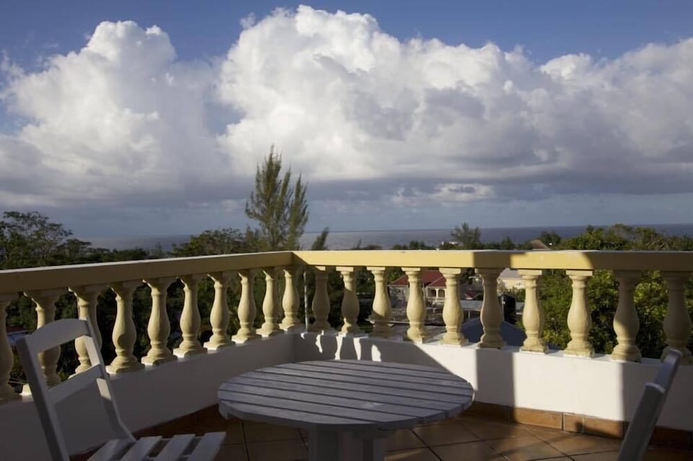 

Bologna - Port Antonio - Match Resort Hotel