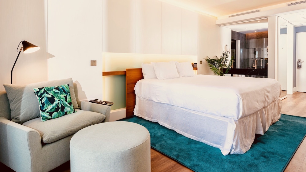 

Bologna - Philipsburg - Holland House Beach Hotel