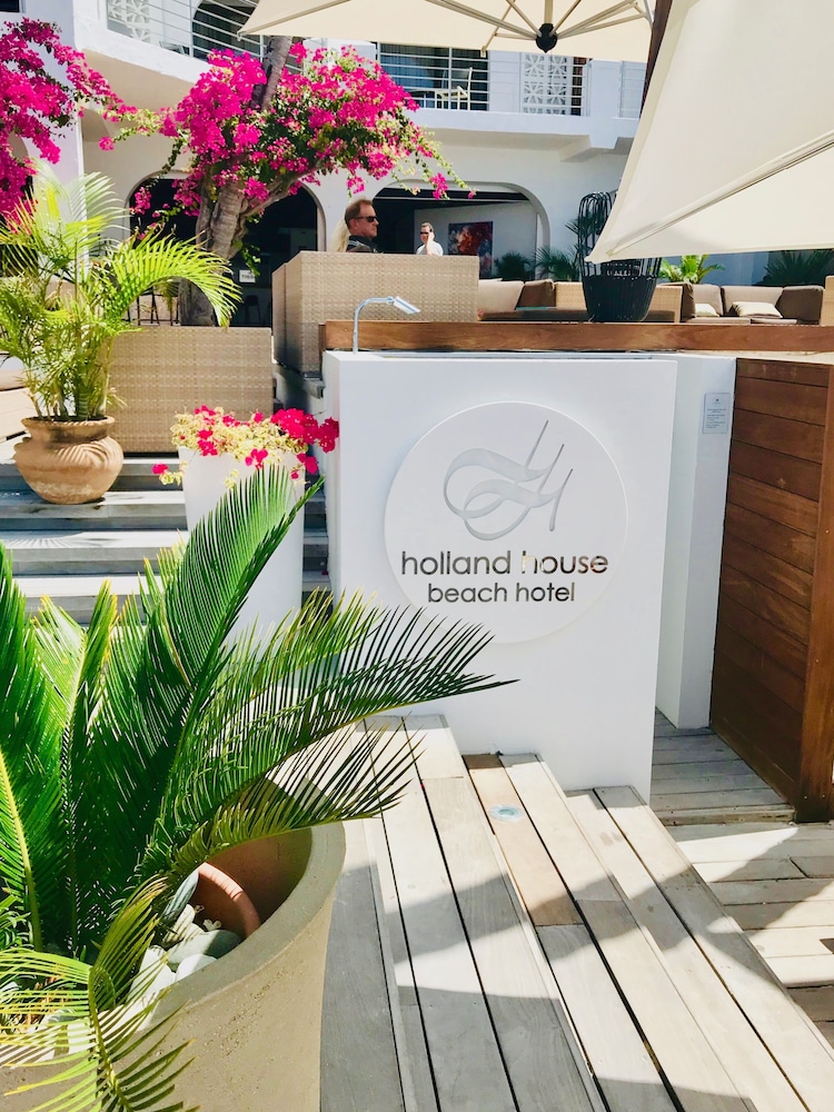 

Bologna - Philipsburg - Holland House Beach Hotel