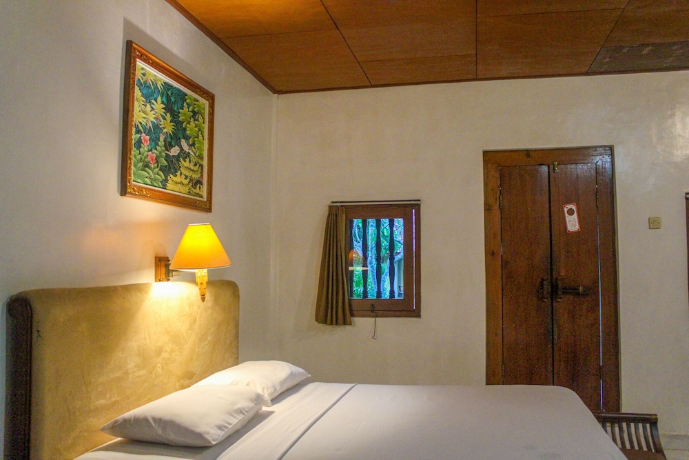 

Roma - Seminyak - Bali - Suji Bungalow