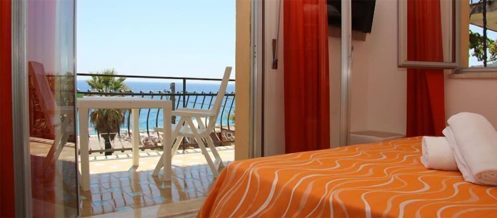 

Milano - Giardini Naxos - ChrisMare Hotel