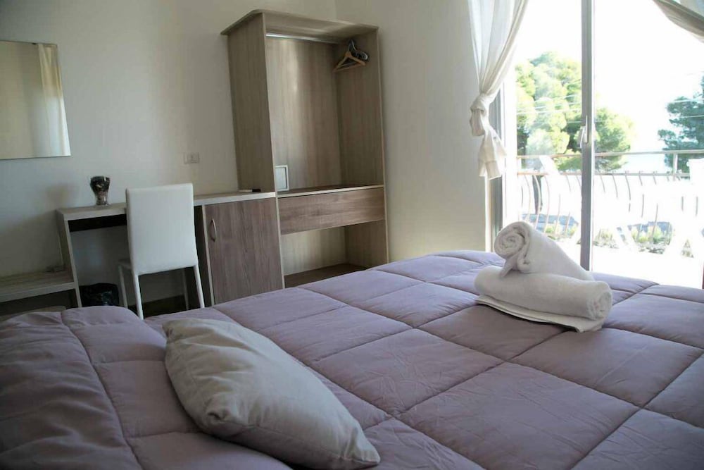 

Napoli - Sant'Alessio Siculo - ChrisMare Hotel