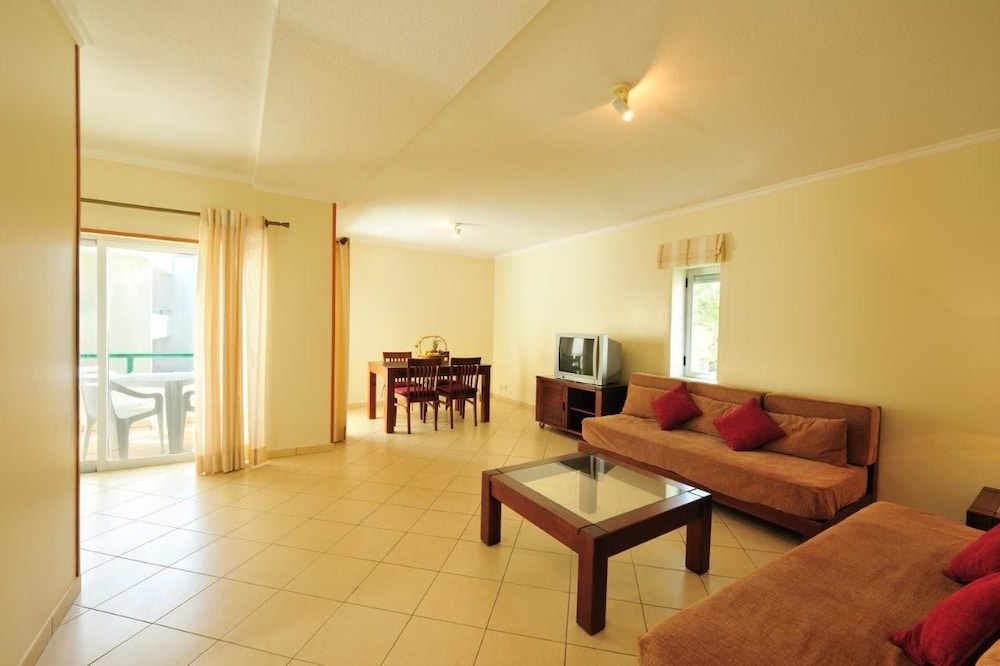 

Roma - Vilamoura - Parque Mourabel- Pe Do Lago- Oasis Village