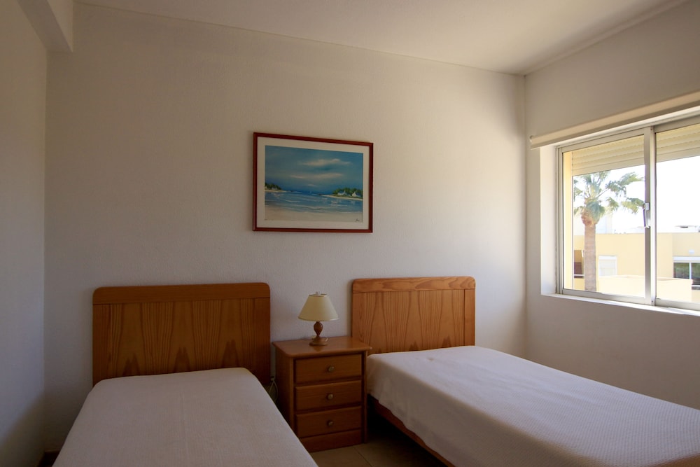 

Roma - Faro - Parque Mourabel- Pe Do Lago- Oasis Village