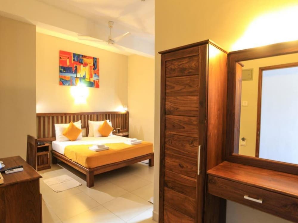 

Roma - Colombo - Port View City Hotel