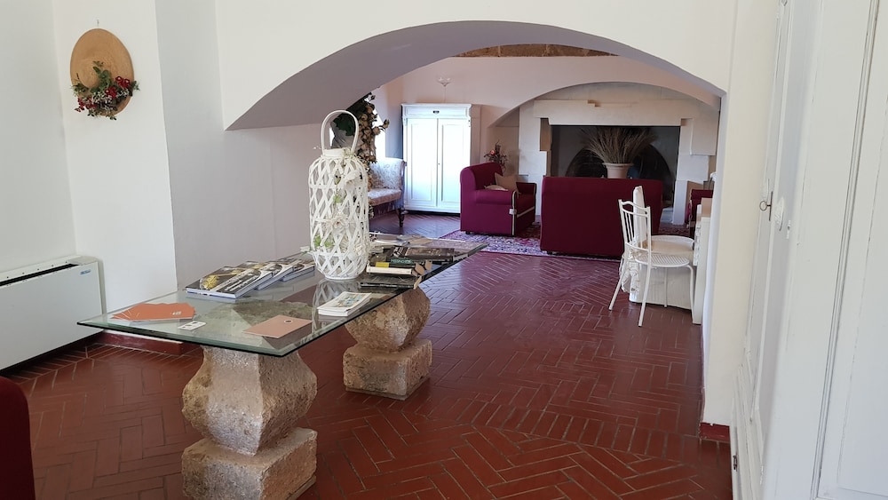 

Venezia - Ugento - RELAIS MASSERIA CASINA DEI CARI