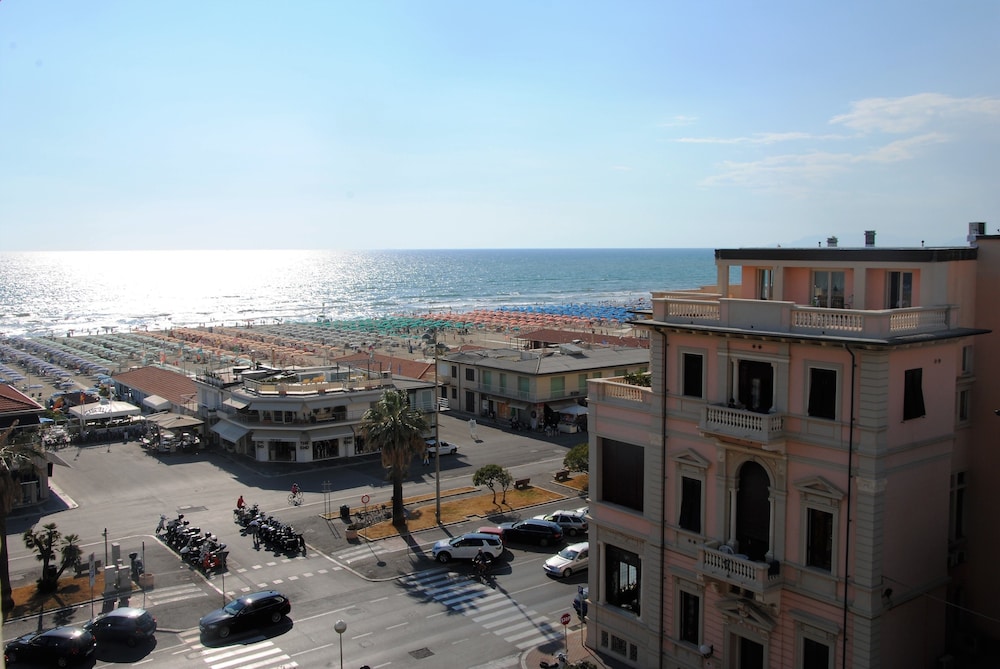 

Napoli - Viareggio - Villa Tina Hotel
