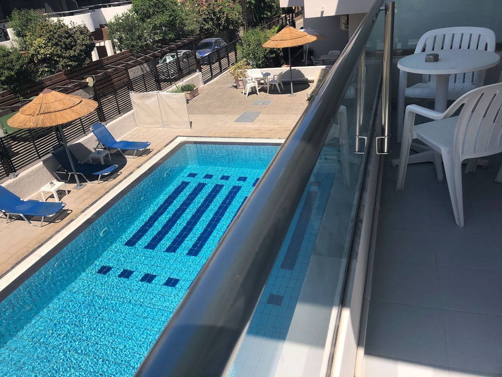 

Bologna - Faliraki - Caravel Hotel Apartments
