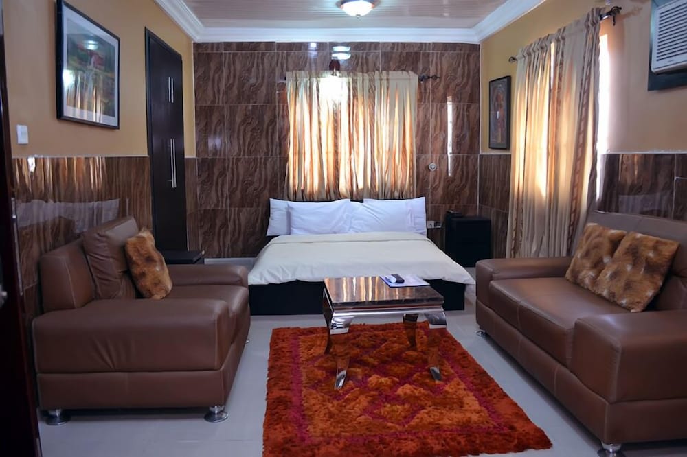 

Milano - Lagos - Inglesias Hotels