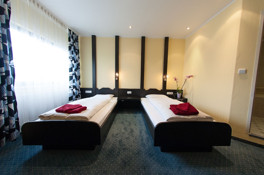 

Reggio Calabria - Frankfurt-Main Airport - Tagungshotel Höchster Hof