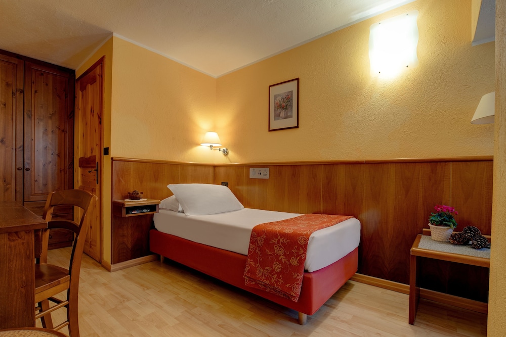 

Lamezia Terme - La Thuile - IH Hotels Courmayeur Mont Blanc Resort